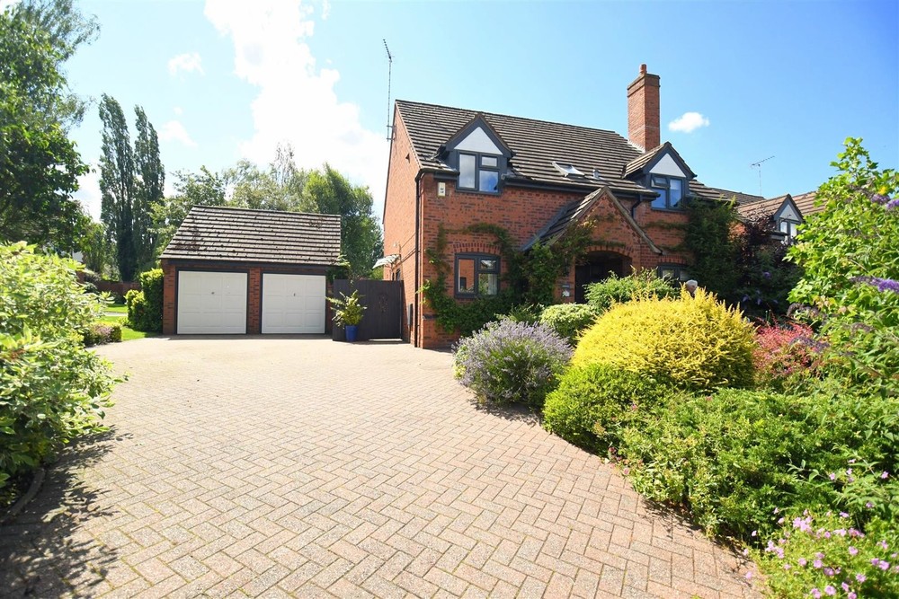 Executive Detached Village Home Woodlands Rise - Draycott in the Clay