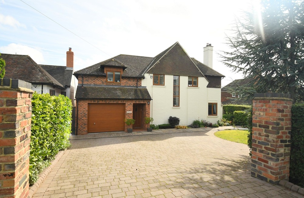 New Price on this Detached 1930's residence benefitting from extended & modernised interiors. Downways Burton on Trent £600,000