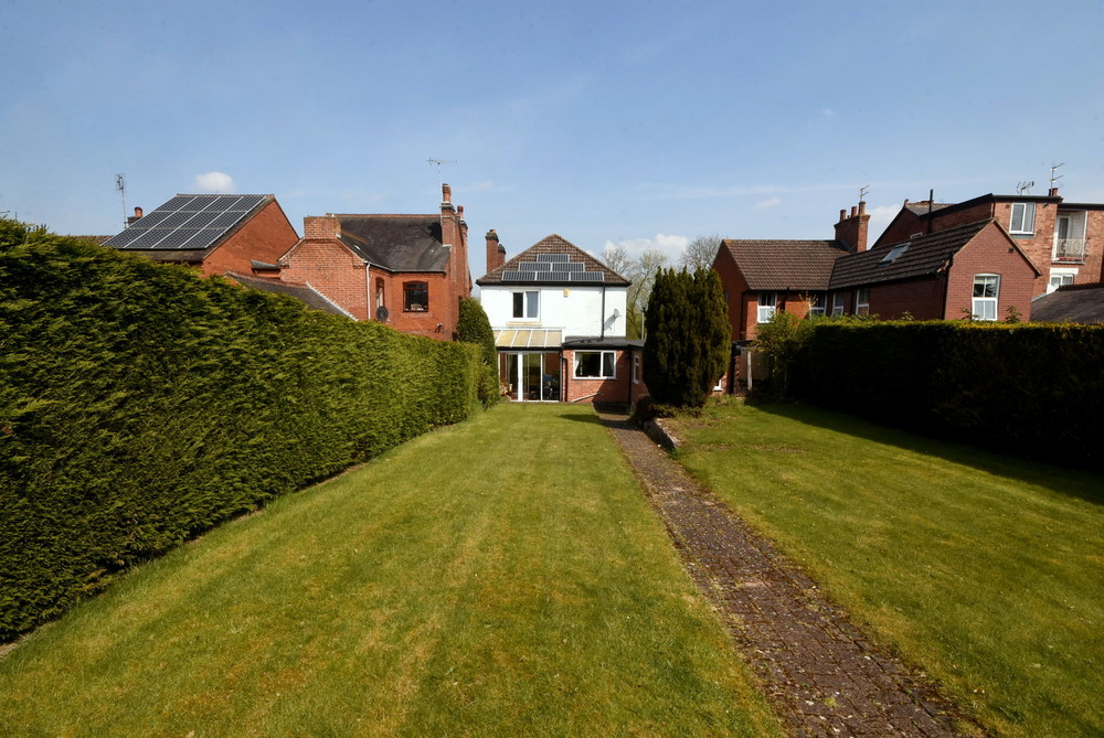 **NEW INSTRUCTION** Lyncroft, 8 Dovecliff Road, Rolleston on Dove