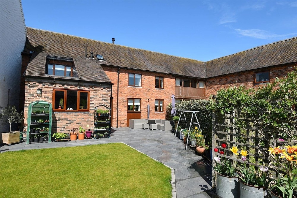 **NEW INSTRUCTION** The Housemartins, Heath Farm Uttoxeter Road, Foston