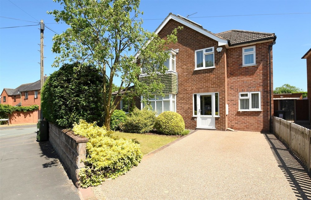 **FEATURE PROPERTY** Fox Lane, Alrewas