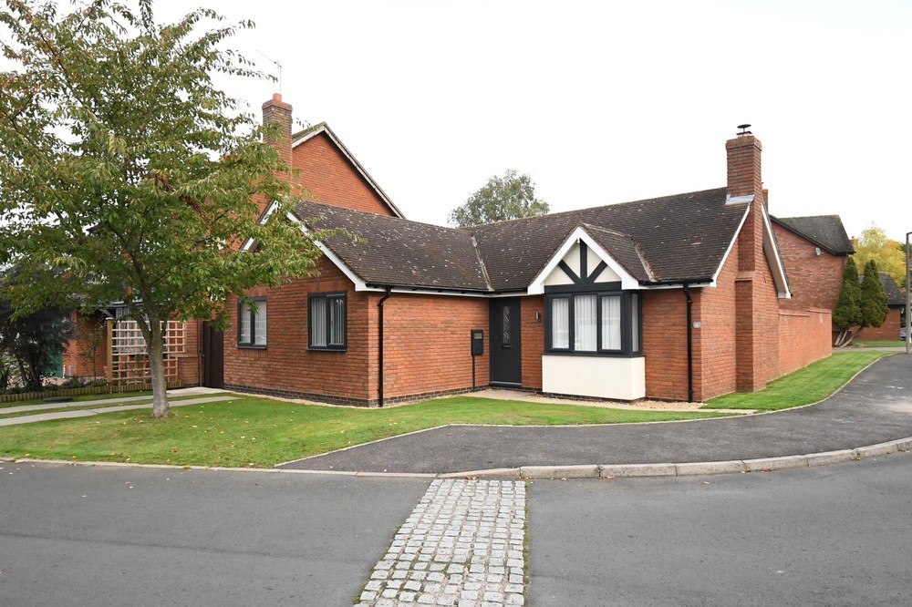 A fantastic new instruction in the ever-popular Edingale, this detached bungalow on an attractive corner plot has been recently renovated to an excellent standard.