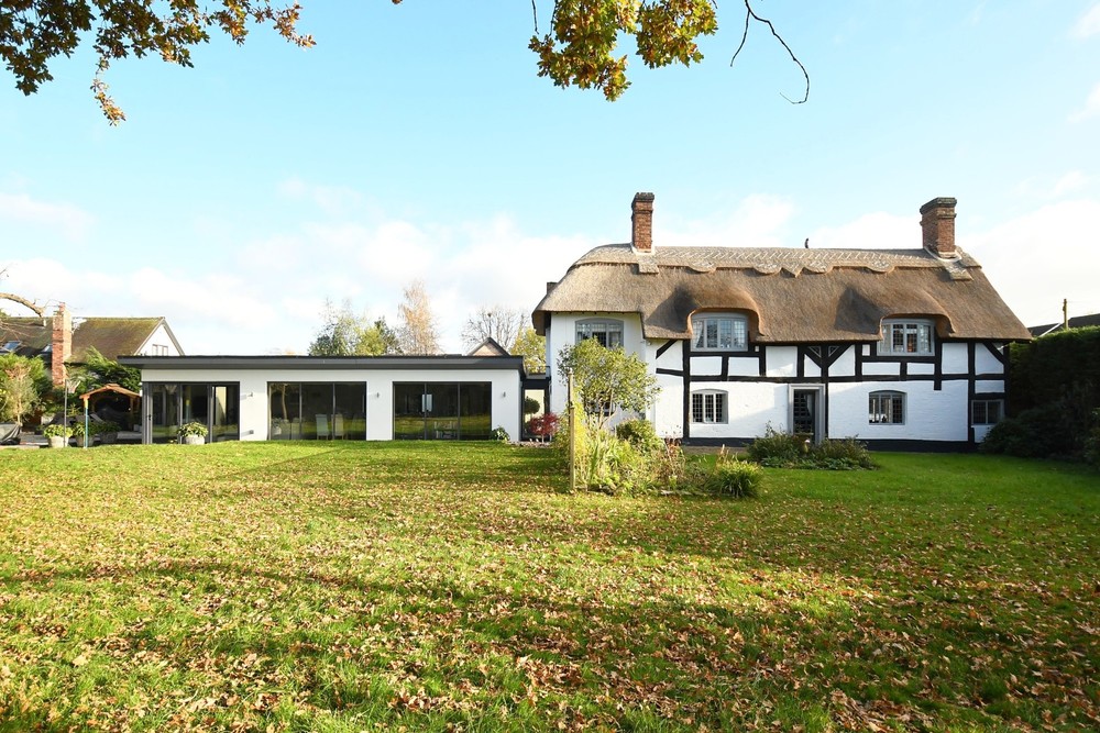 Enjoying a prime position and an established garden plot is Thatchover Cottage, an exquisite detached country home close to the heart of the prestigious village of Alrewas.