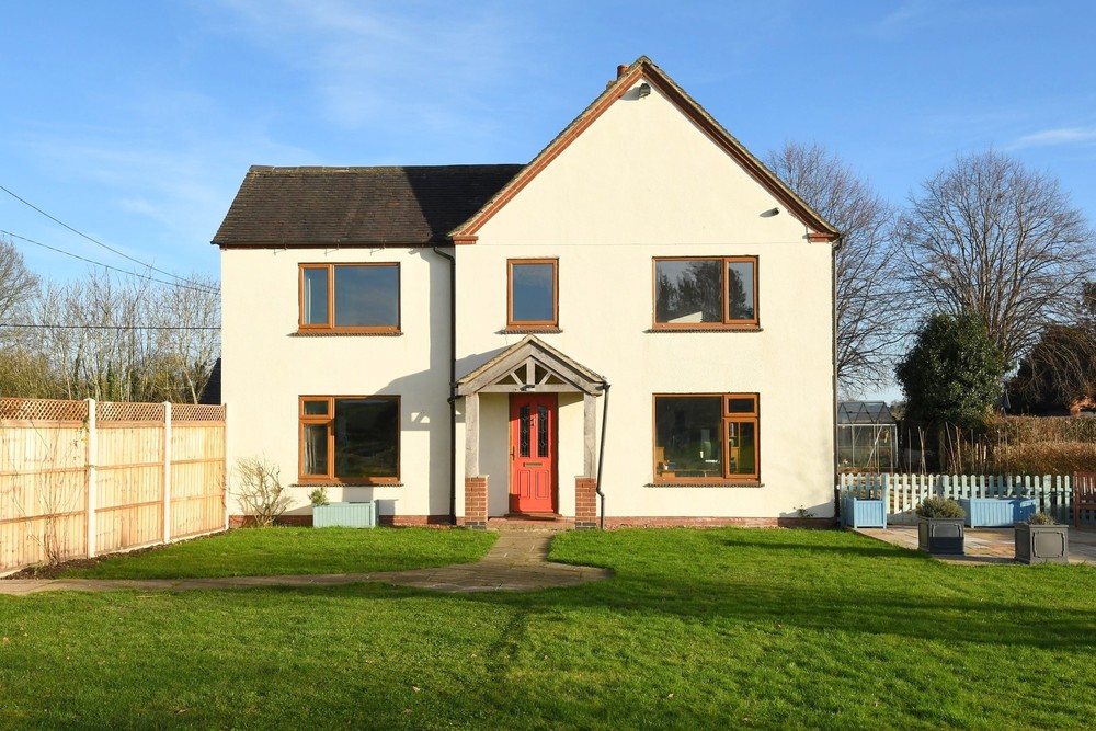 Price Revised on this fantastic country home with stables and a superb 2 acre plot!