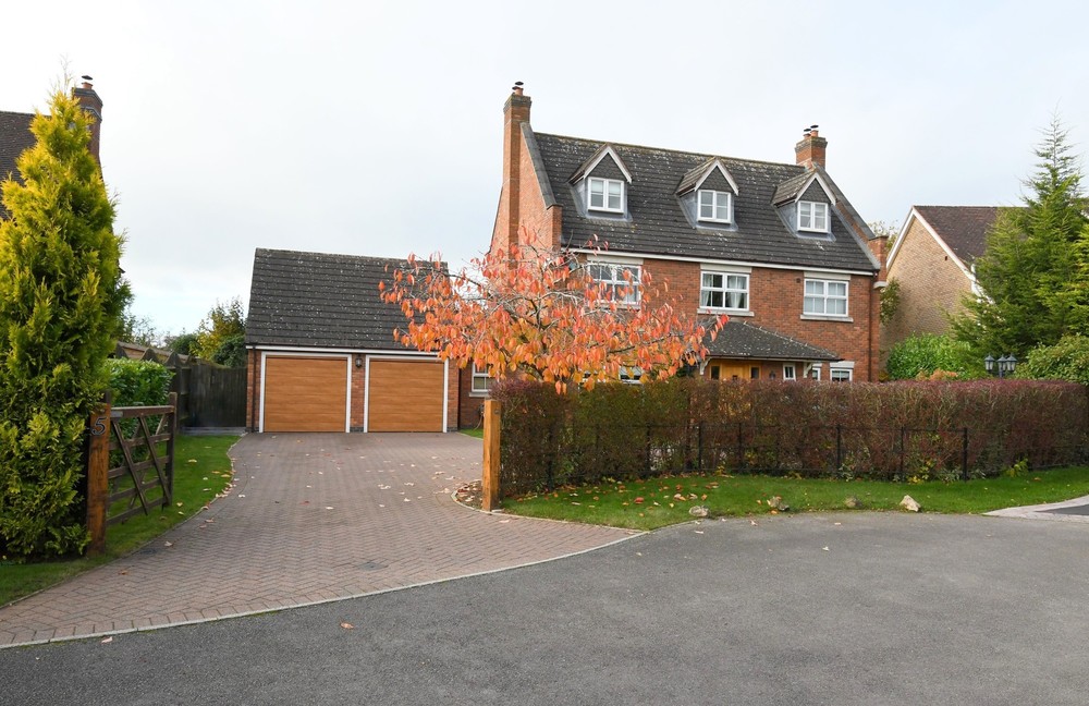 **NEW PROPERTY** 5 Broome Close, Kings Bromley