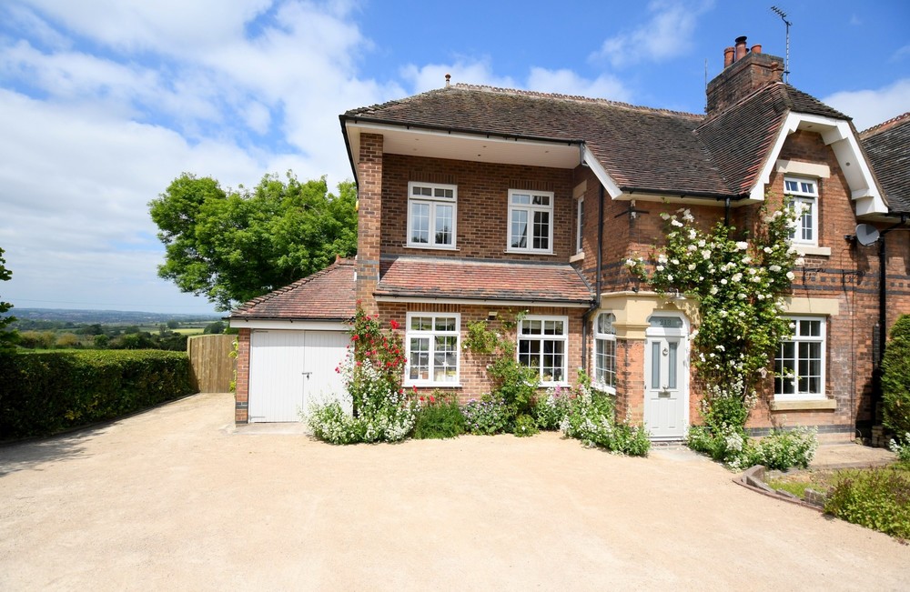New to Market -Tranquil Setting with Panoramic Views