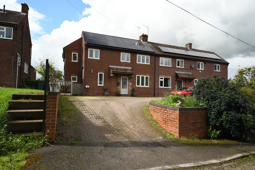 Stunning Gardens with Panoramic Views The End, Newton Solney £485,000