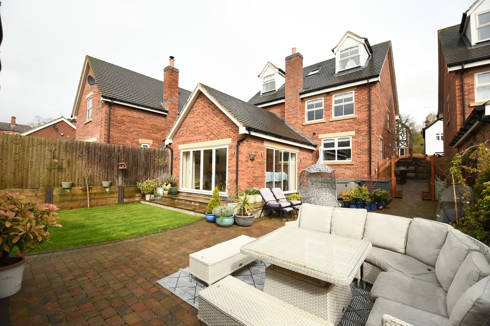 Offered with No Upward Chain Hamilton Road Stapenhill  £490,000
