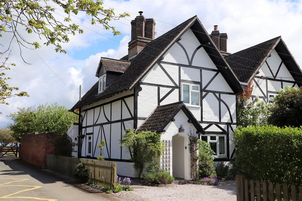 Fully Refurbished & Renovated Semi Detached Victorian Cottage The Square Elford