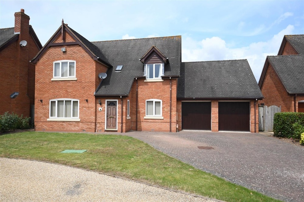 Offered with No Upward Chain - Desirable Cul de Sac Setting - Churchside Harlaston