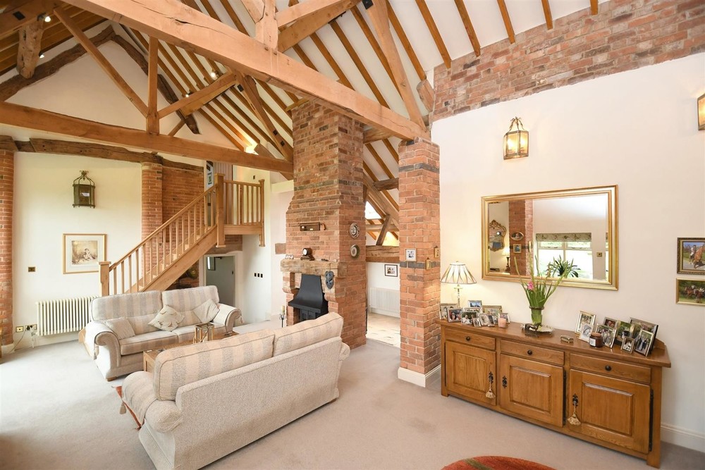 - Moat Spring Barn - Impressive Barn Conversion in 4.25 Acres