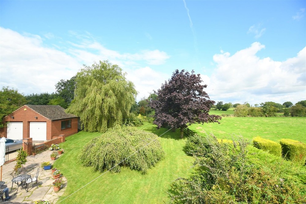 Detached Dormer Bungalow with No Chain