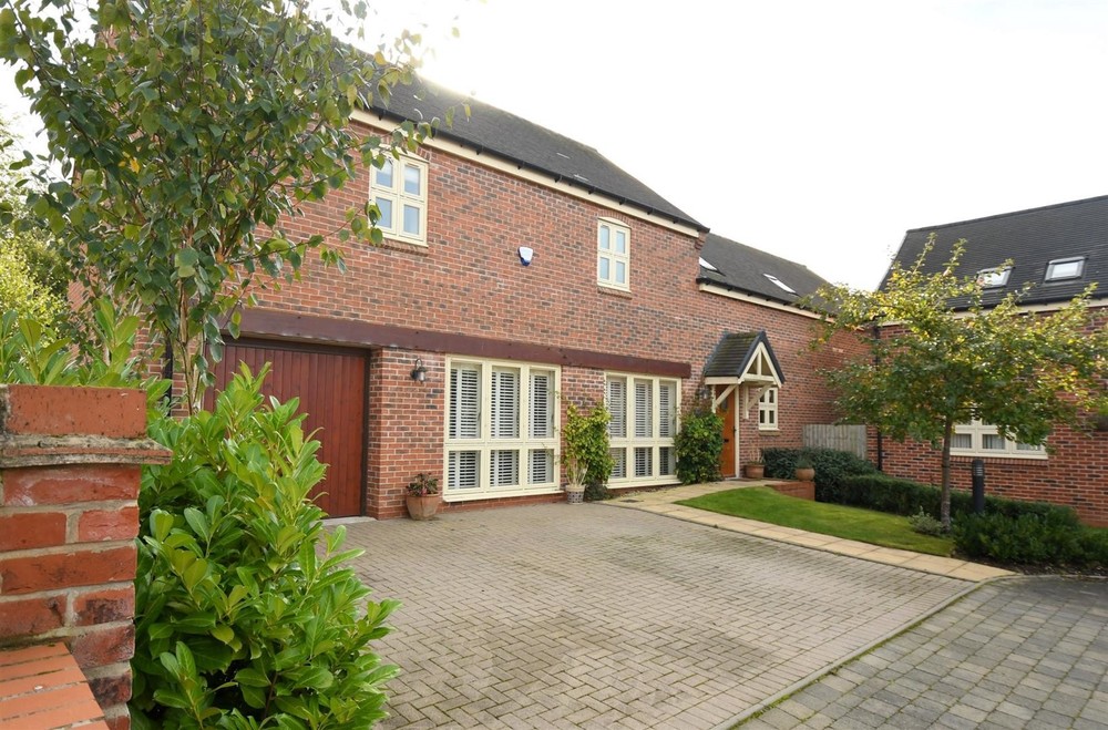 Ivy House Upgraded & Beautifully Presented Interiors