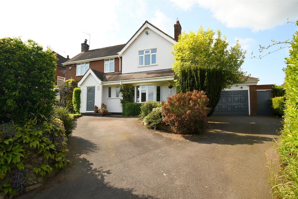 Executive Detached Family Residence - Stunning 0.3 Acre Gardens Fosseway