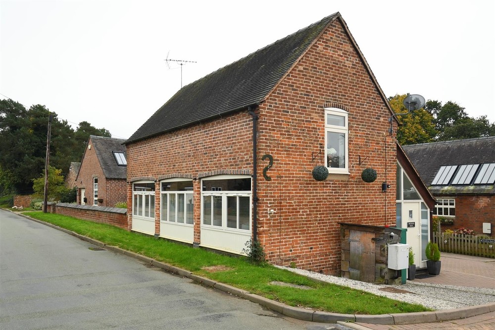 Orchard Barn - Character Barn Conversion with No Chain