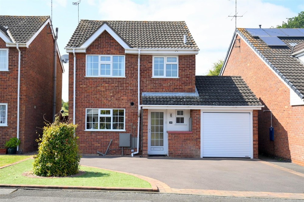 Lordswell Road  **IMMACULATE DETACHED HOME WITH STUNNING VIEWS**