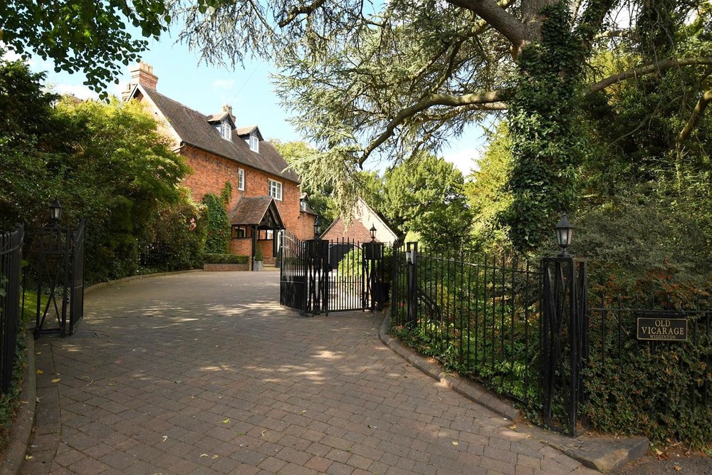 Elegant Vicarage in Tranquil Setting -The Old Vicarage Wigginton