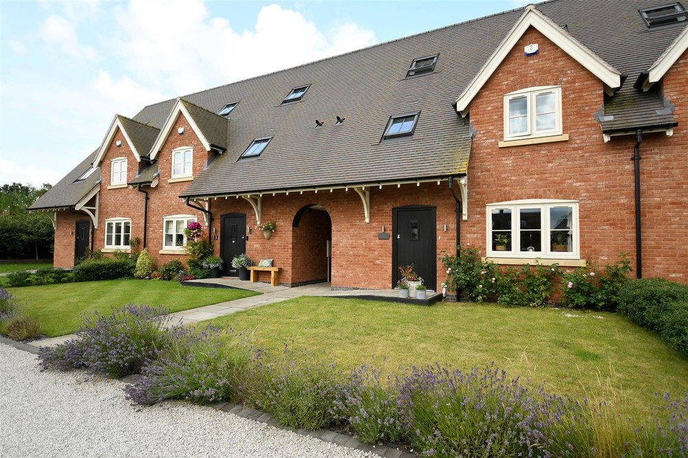 Offered with No Upward Chain - Contemporary Townhouse - Navigation Wharf