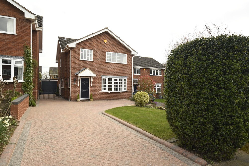 New Listing Alert! Discover this stunning detached family residence! Thornhill Close, Barton under Needwood