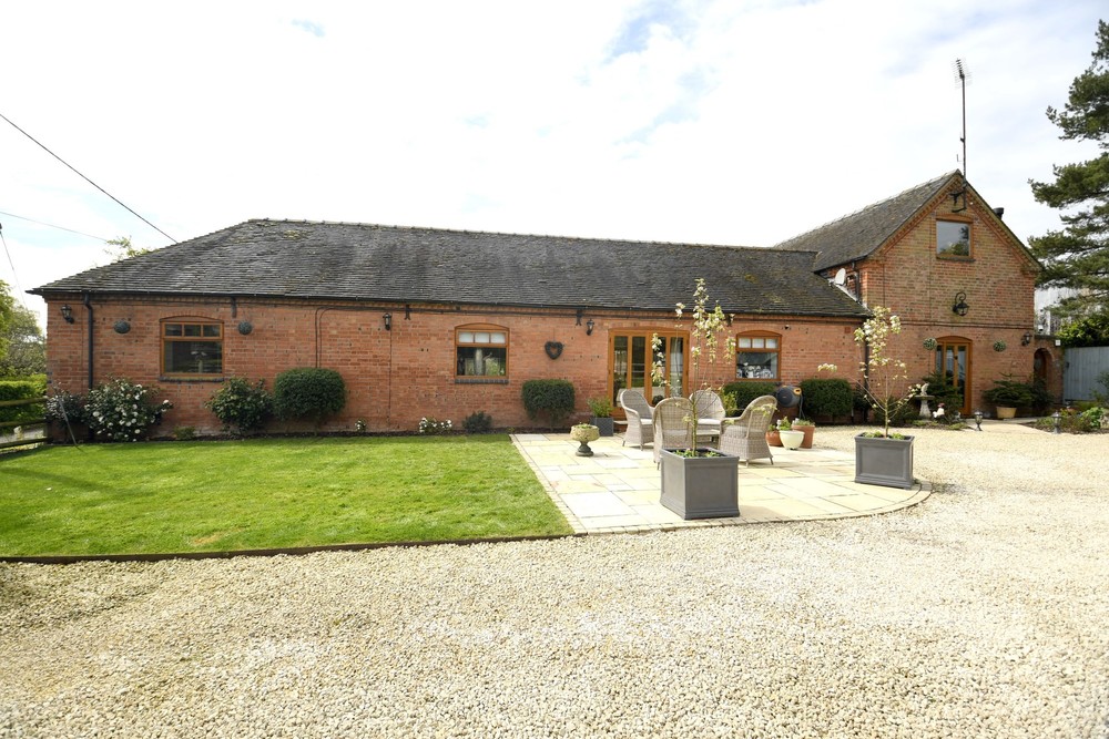 The Old Coach House: Anslow : £1,100,000