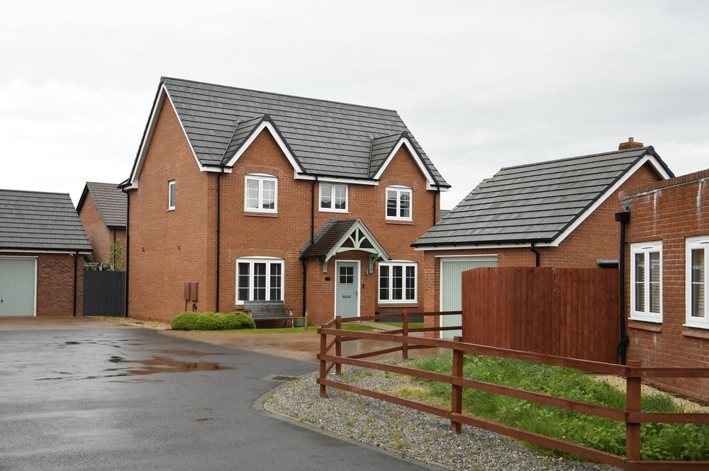 Your New Home Awaits!   Hayfield Drive Location: Tatenhill Price: £425,000