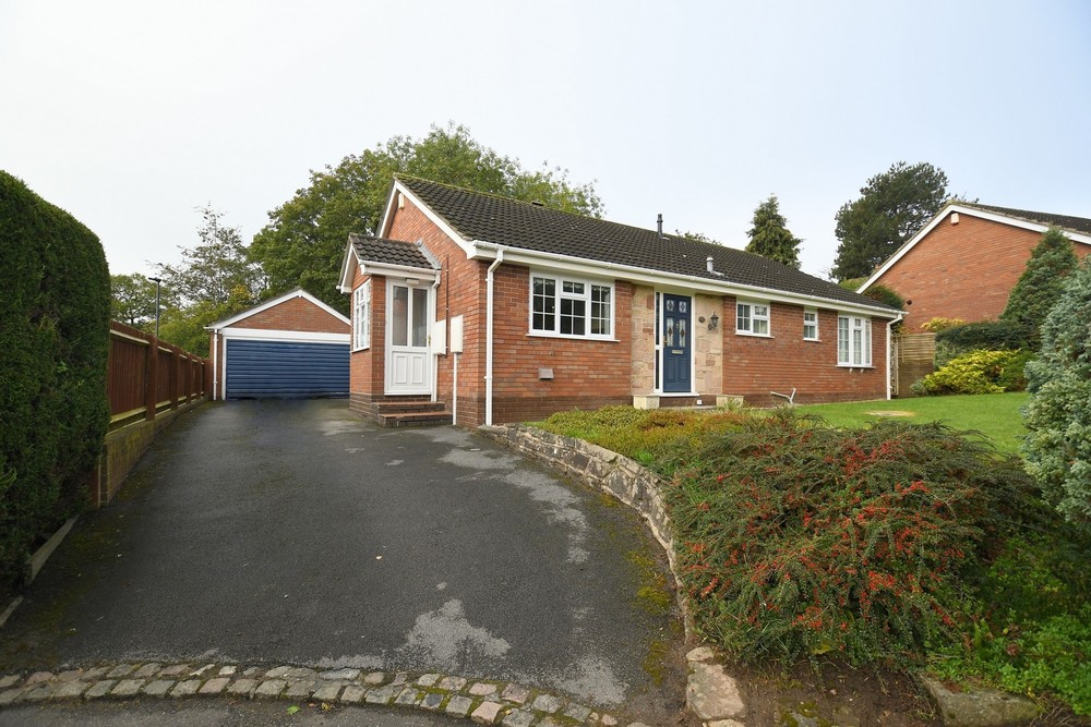 Discover the ease of single-storey living in this stunning detached bungalow on Ingham Drive, Mickleover!