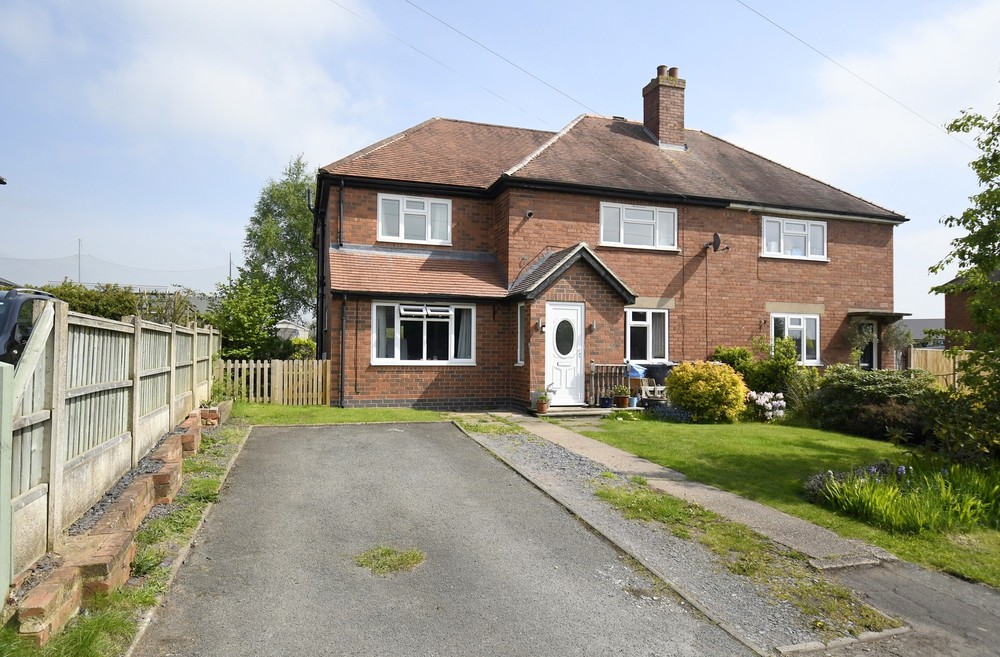 Welcome to Hadley Street, Yoxall – where village charm meets modern comfort!