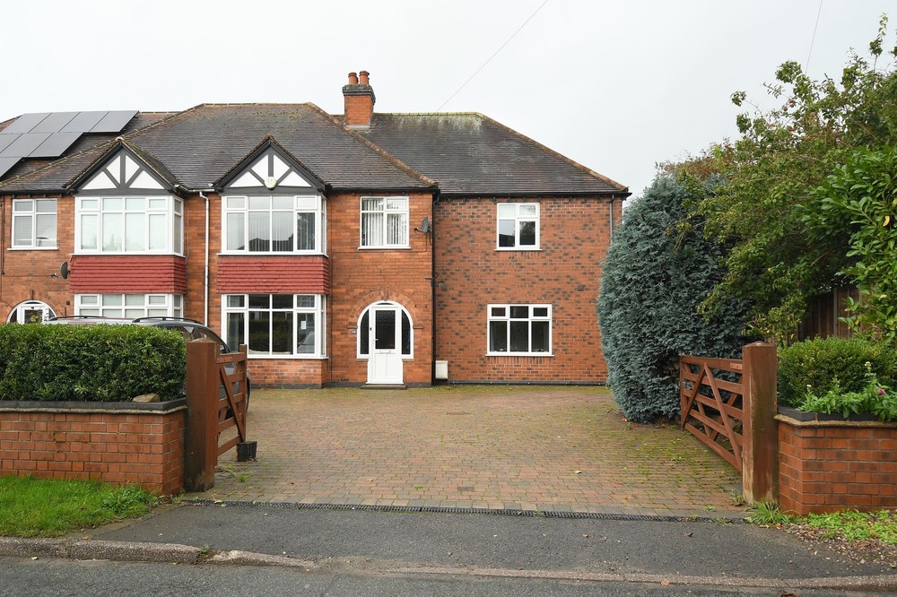 Traditional Semi-Detached Home on Efflinch Lane