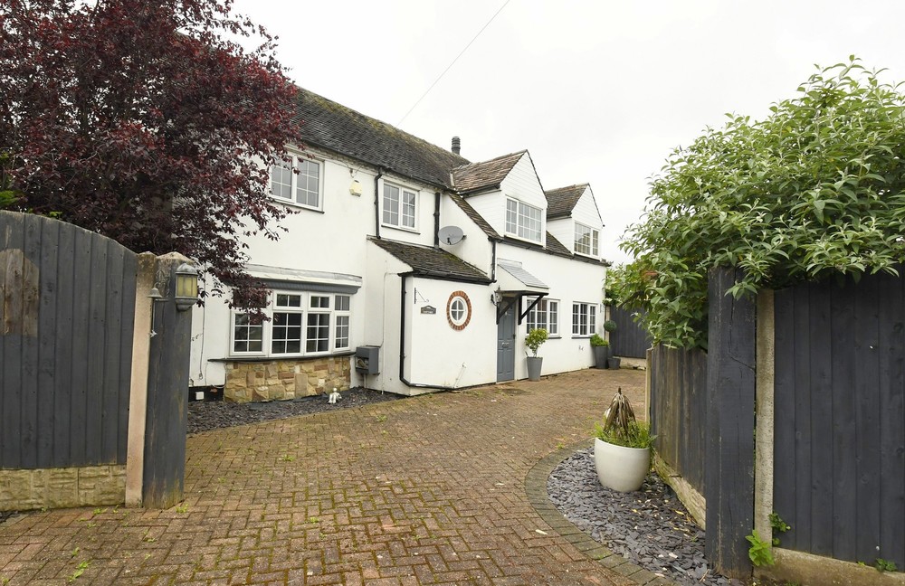 New to Market!  Sudbury Road, Yoxall £395,000