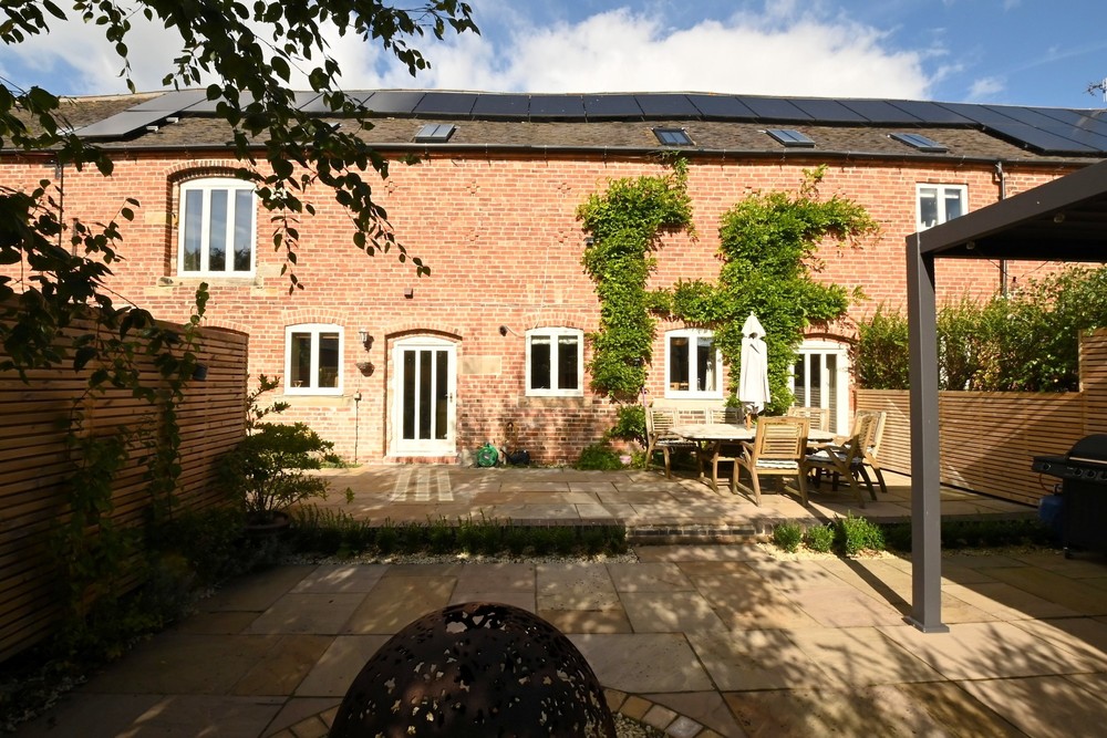 Bracken Barn, Newchurch, Hoar Cross, Staffordshire House only: £875,000 Equestrian only: £250,000 House & Equestrian: £1,125,000