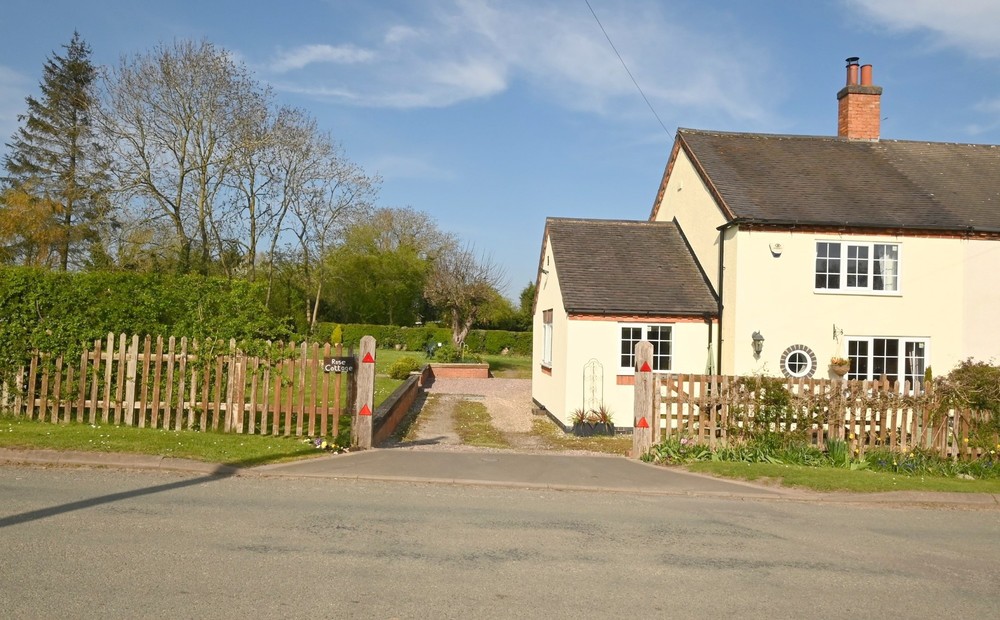 Rose Cottage, Tatenhill Common, Rangemore – £595,000
