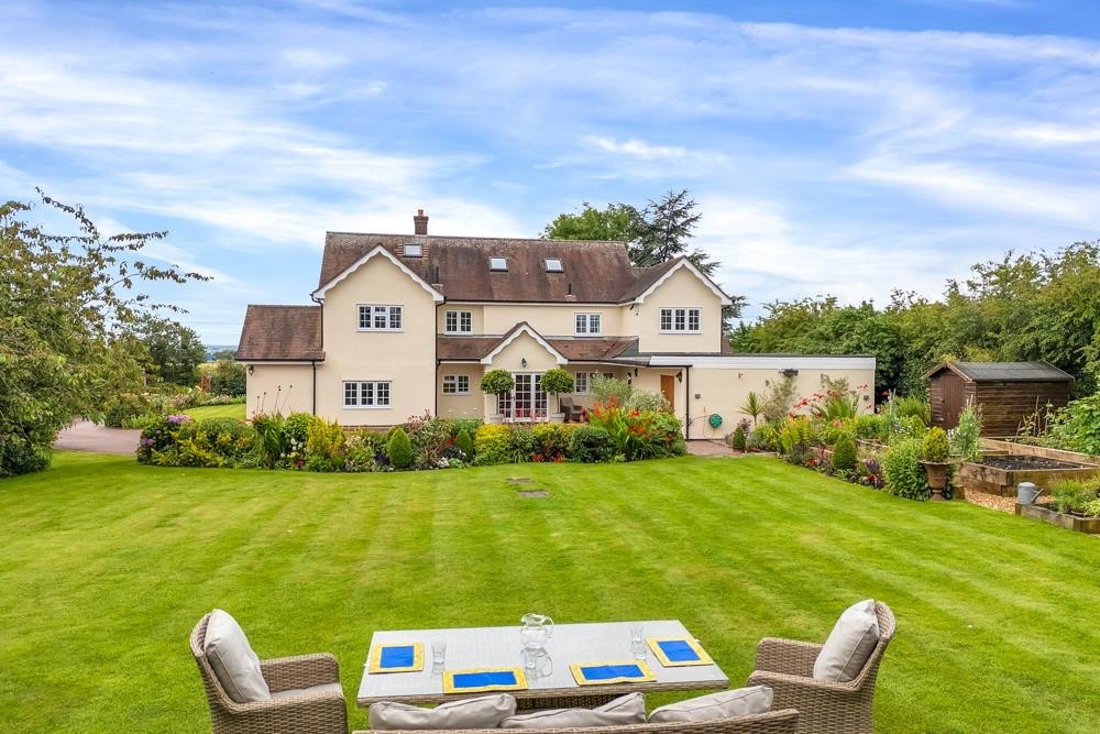 New Price – Florins, Hoar Cross £1,150,000 | NO UPWARD CHAIN