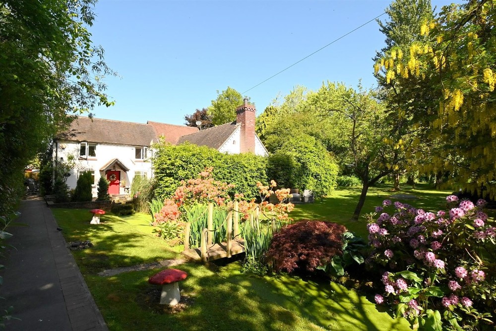 Fullbrook Cottage, Barton under Needwood – £995,000