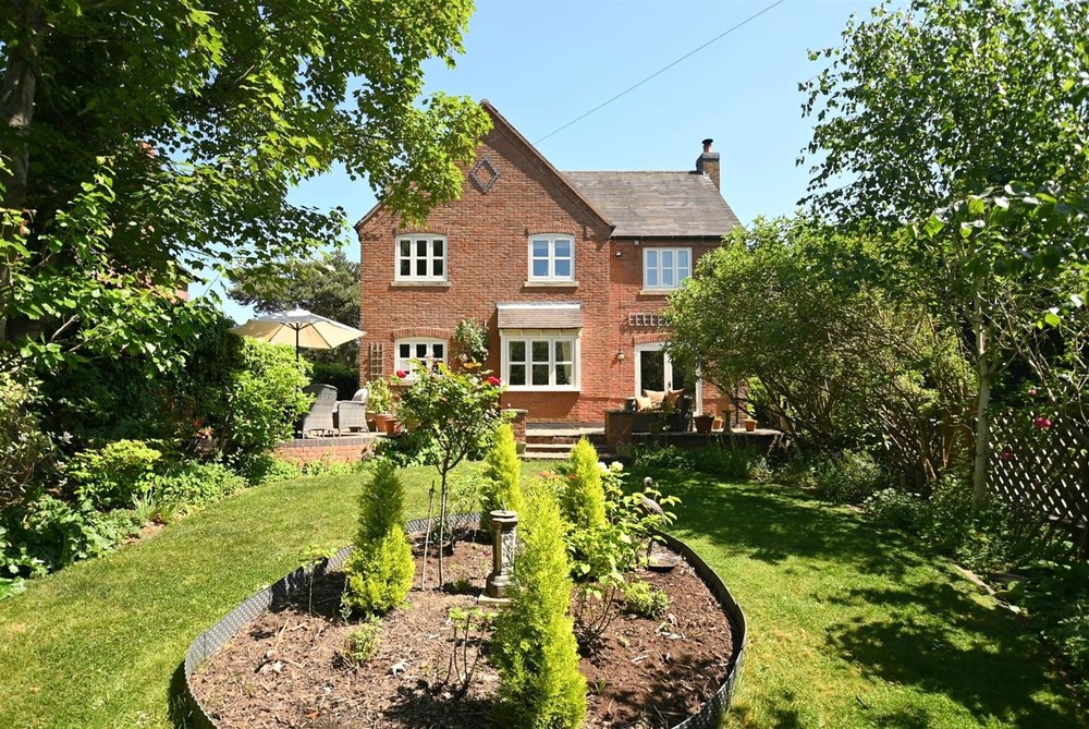 For Sale – Mulberry Cottage, Walton on Trent – £620,000