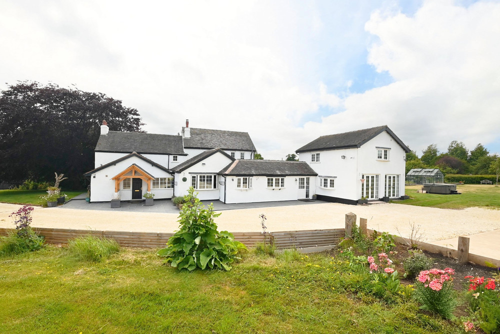 NEW TO MARKET | £995,000 | NO UPWARD CHAIN Dagdale, Bramshall – A Rare Countryside Retreat