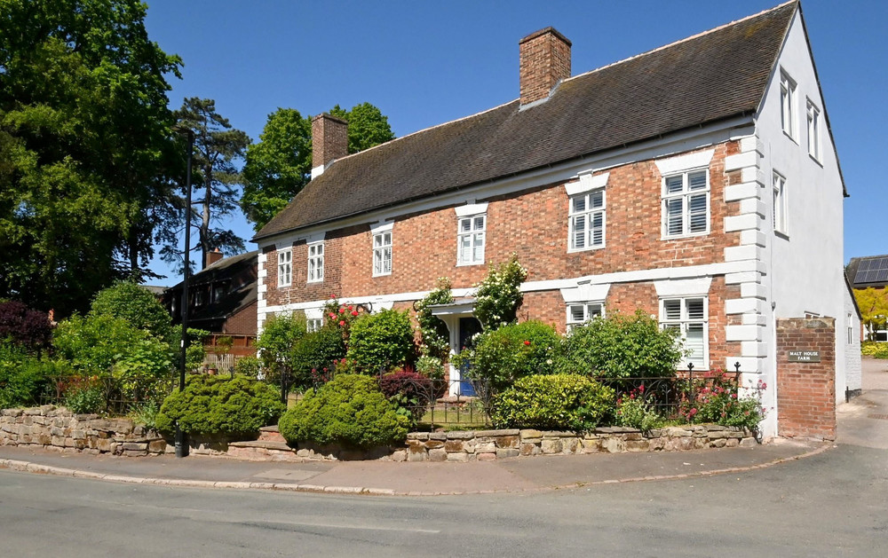 New Price! Malt House Farm, Colton – £875,000