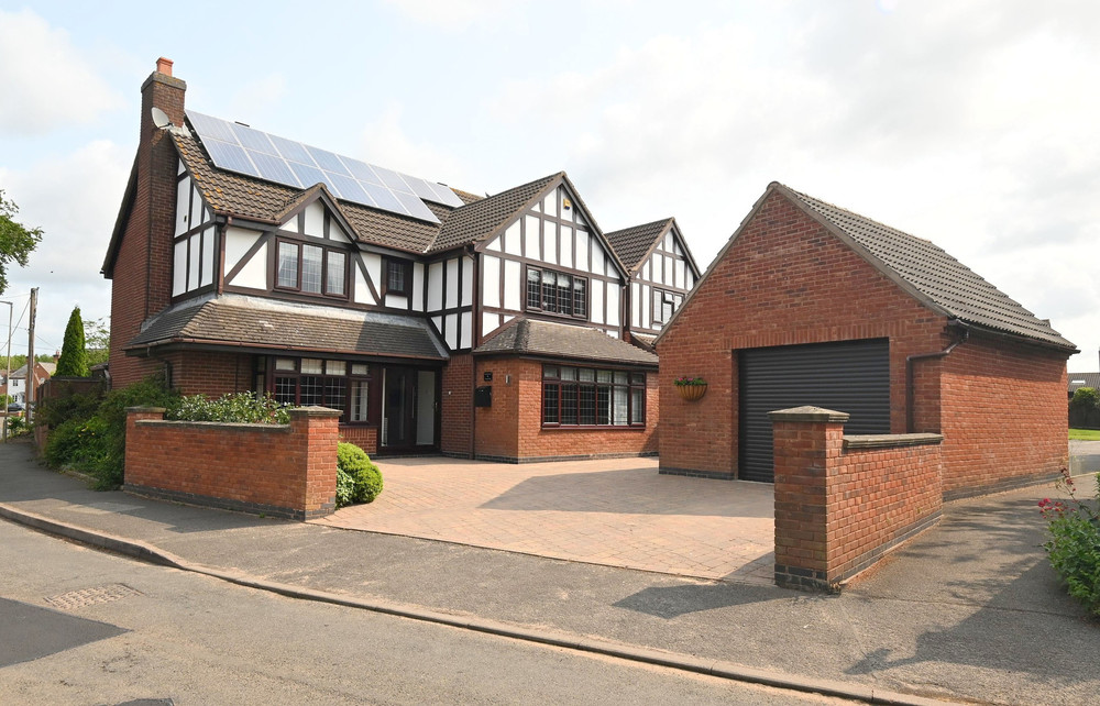 NEW to Market – Woodstock, Rosliston £575,000 | 4 Double Bedrooms | Detached | Secluded Garden | Garage + Workshop
